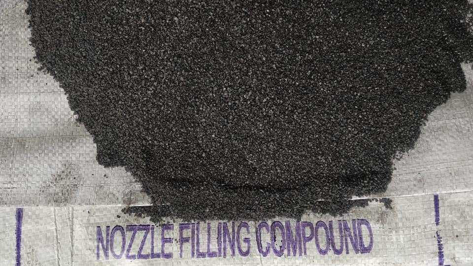 Nozzle filling compound application in steel ladle